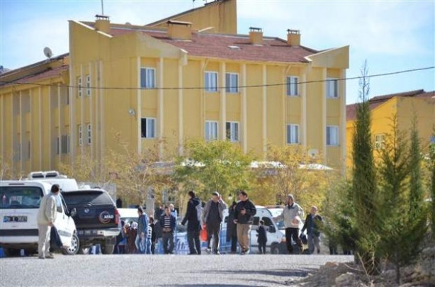 Ölmeden mezara girdiler