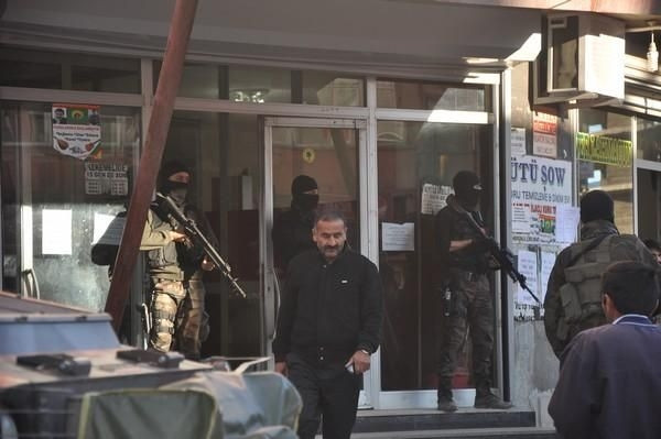 Gözaltı gerginliği!