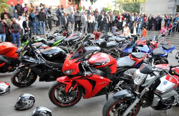 Yarış motorunu gelin arabası yaptılar