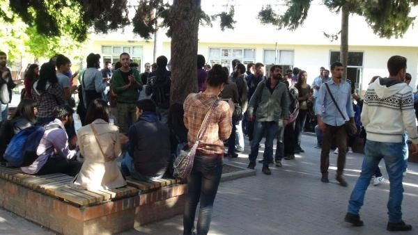 Karşıt görüşlü öğrenciler birbirine girdi: 5 yaralı