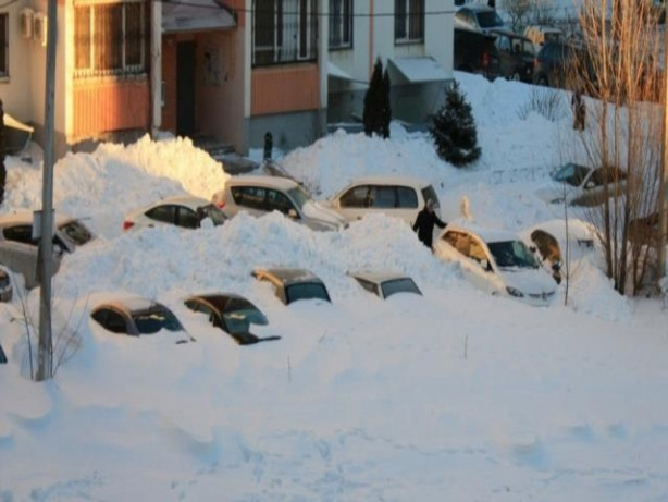 Metrelerce karın altında