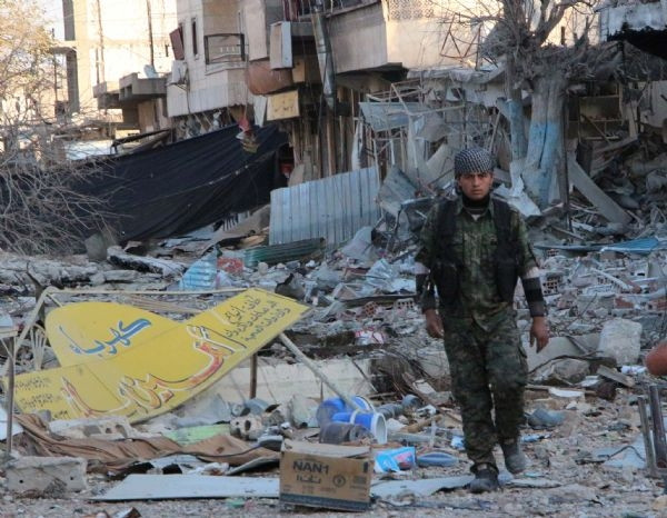 DHA, harabeye dönen Kobani'yi görüntüledi