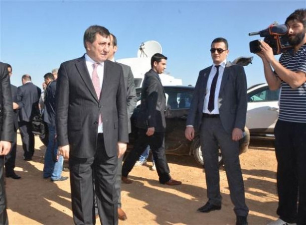 Vali Küçük sınırda
