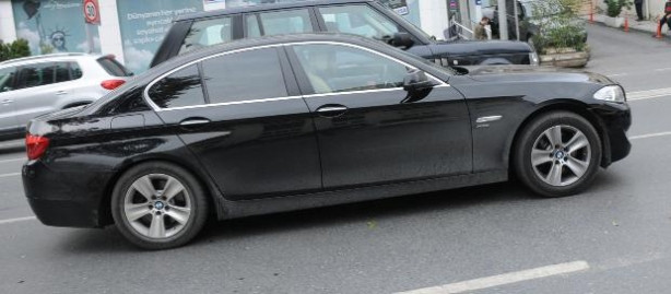 Özge Ulusoy gazetecileri fark edince...