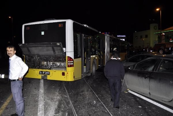 Kaza yapan Metrobüs E-5'e çıktı: 1 ölü