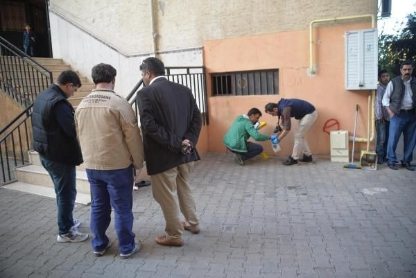 Polis kazayla kendini vurdu