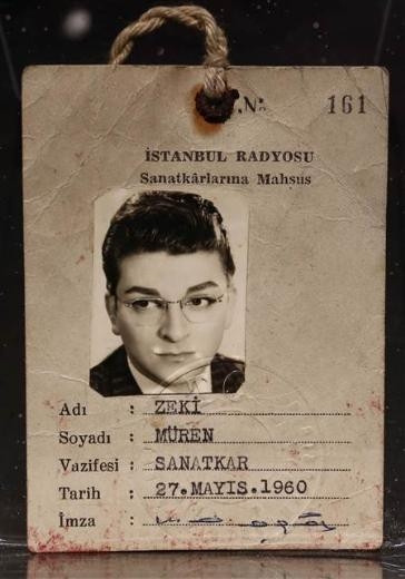 'Dertli gönüllere giren işte benim Zeki Müren'