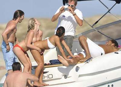 James Blunt ve sevgilisi fena yakalandı