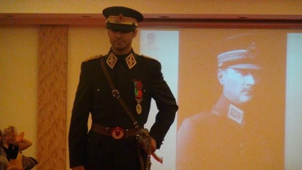 Atatürk'ün giydiği kıyafetler sergilendi
