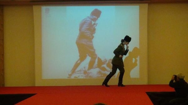 Atatürk'ün giydiği kıyafetler sergilendi
