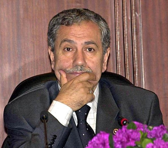 Arınç'a yakın isimlerde yaprak dökümü