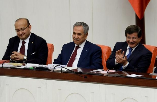 Arınç'a yakın isimlerde yaprak dökümü