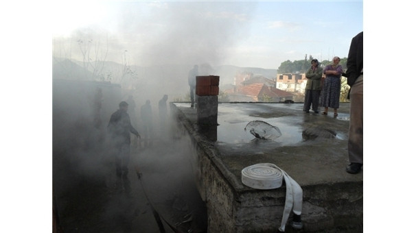 Çamaşır makinesi bomba gibi patladı