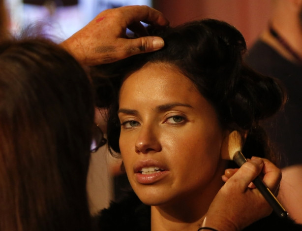 AA Adriana'ya Acun'u