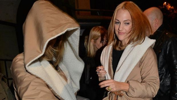 Meryem Üzerli yüzünü gizledi