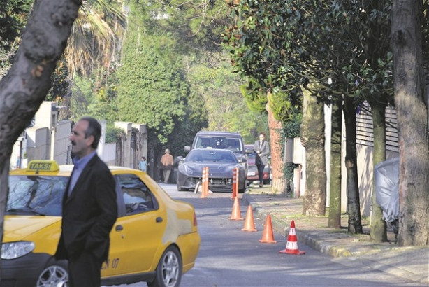 İşte Cem Yılmaz'ın yeni HATUN'u!