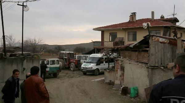 Anne babasını öldürdü