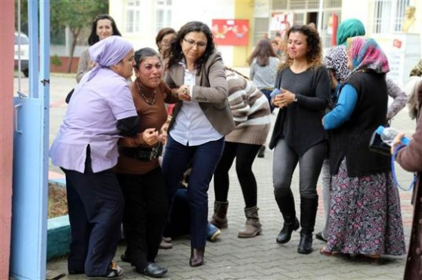 Öğretmen, öğretmen eşini boğazını keserek öldürdü