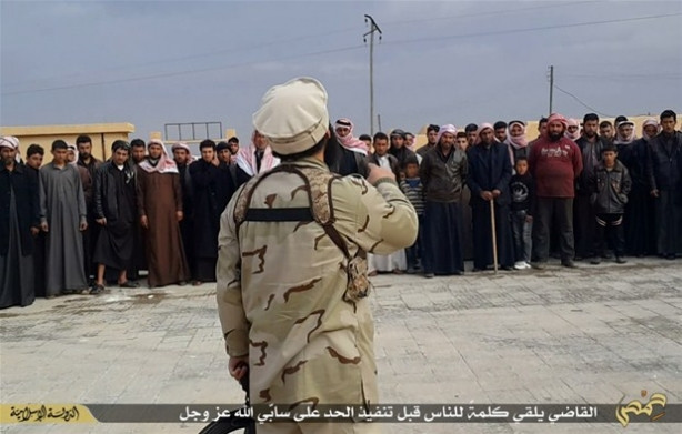 Allah'a hakaret ettiği ileri sürülen kişinin kafası kesildi.