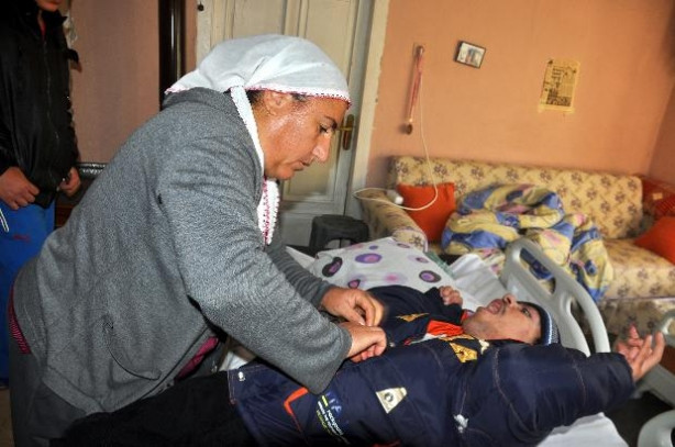 Engelli çocuğunu el arabasıyla İzmir'e götürmek istedi