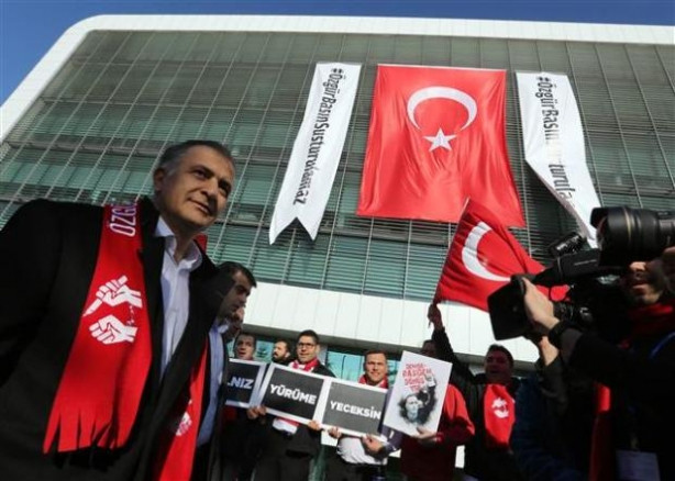 Ekrem Dumanlı'ya miting gibi karşılama