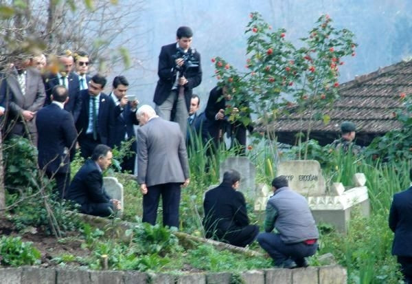 Erdoğan'ın dedesinin mezarını ziyaret etti