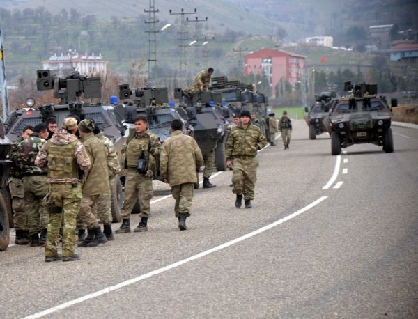 Esrar operasyonunda çatışma çıktı: 1 asker yaralı
