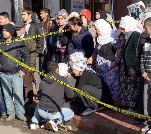 Oğlunun cesedi başında sinir krizi geçirdi