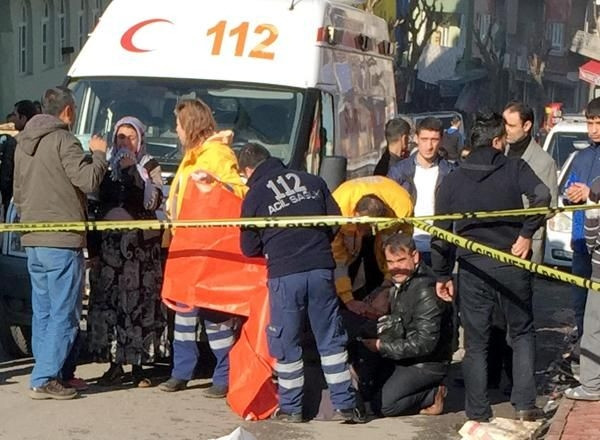 Oğlunun cesedi başında sinir krizi geçirdi
