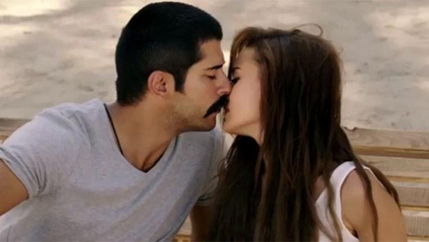 Burak özçivit'ten doğum günü sürprizi