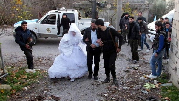 Silahların gölgesinde Türkmen düğünü