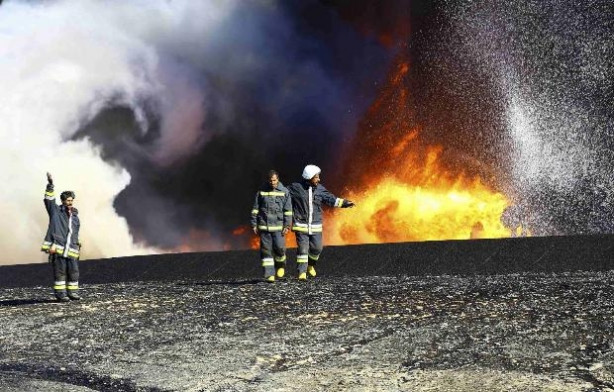 Libya'daki petrol tankları günlerdir yanıyor