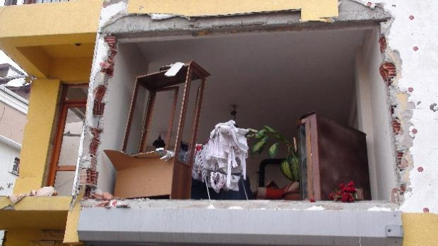 Tuzla'da doğalgaz patlaması: 4 yaralı