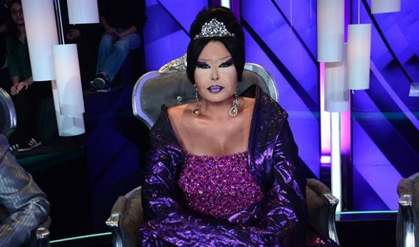 Bülent Ersoy uçağı birbirine kattı