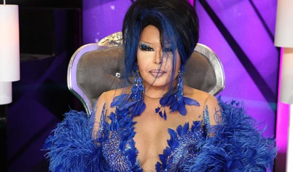 Bülent Ersoy uçağı birbirine kattı