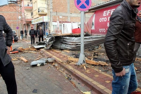 Maliye'nin çatısı uçtu: 3 ağır yaralı