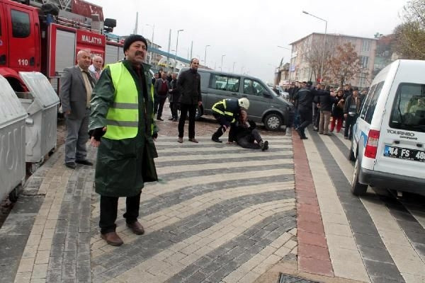 Maliye'nin çatısı uçtu: 3 ağır yaralı