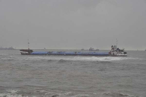 Samsun'da kuru yük gemisi yan yattı