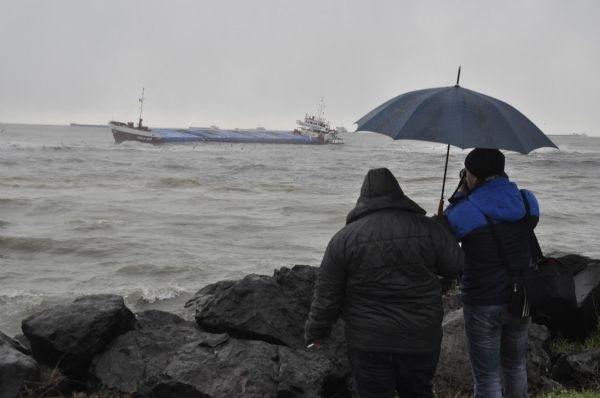 Samsun'da kuru yük gemisi yan yattı