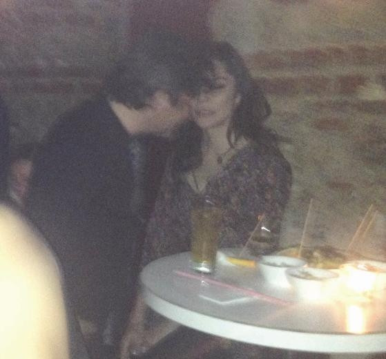 Deniz Akkaya ve Murat Varol dudak dudağa