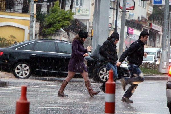 İstanbul'da gündüz, gece oldu