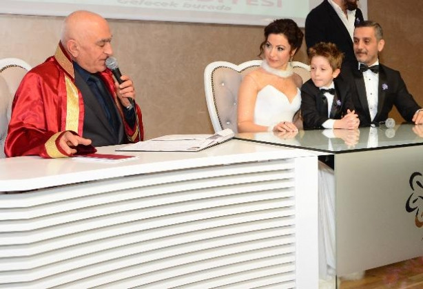 Yonca Cevher evlendi