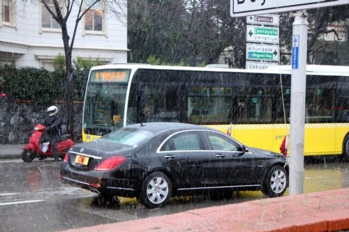 Erdoğan'ın aracı trafiğe takıldı