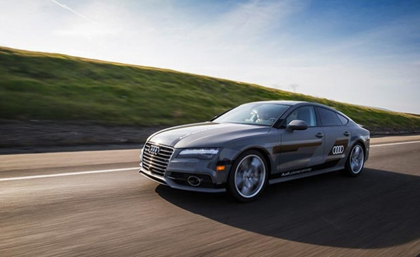 Sürücüsüz Audi ile 900 kilometre
