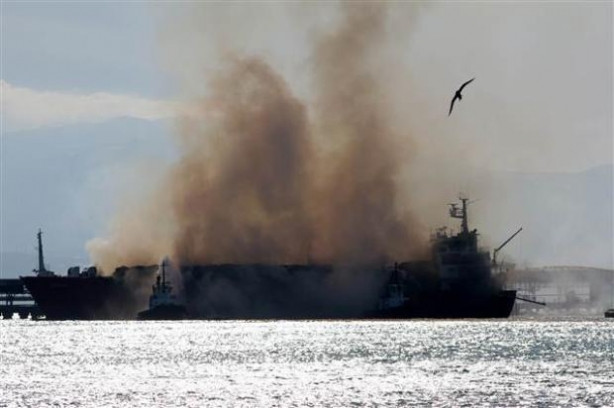 İskenderun'da yanan gemi