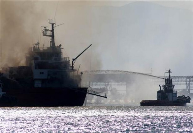 İskenderun'da yanan gemi