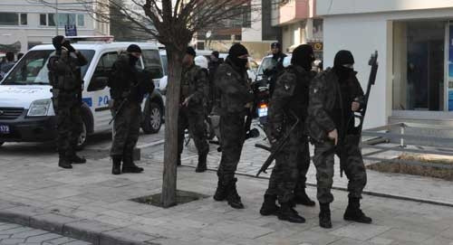 Cama çıktı! Özel harekat polisleri alarma geçti