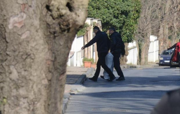 Cem Yılmaz ve Ayşe Hatun Önal'ın şömine keyfi