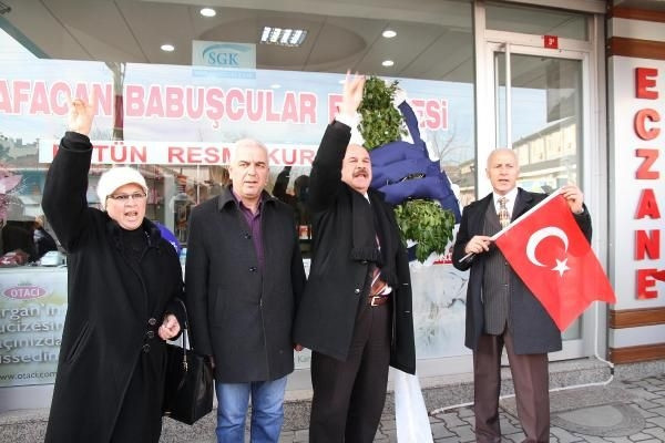 Babuşçu'ya siyah çelenkli protesto