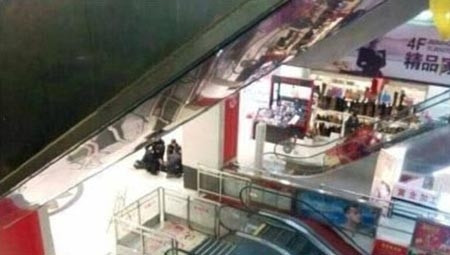 AVM'de çıkan kavga 'kafa kesme'yle sonuçlandı